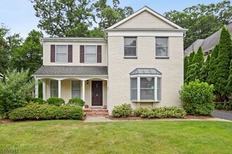 Building Photo - 25 Ruthven Pl