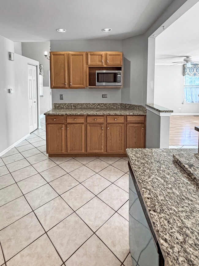 Building Photo - 817 Blue Spruce Ct