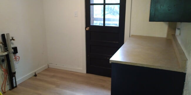 Building Photo - 465 W 3200 S