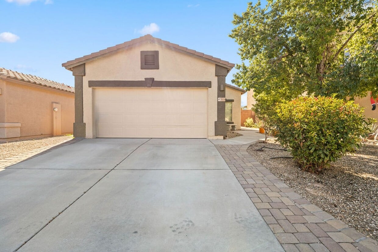 3 Bedroom Home Located in Sycamore Park - 3 Bedroom Home Located in Sycamore Park