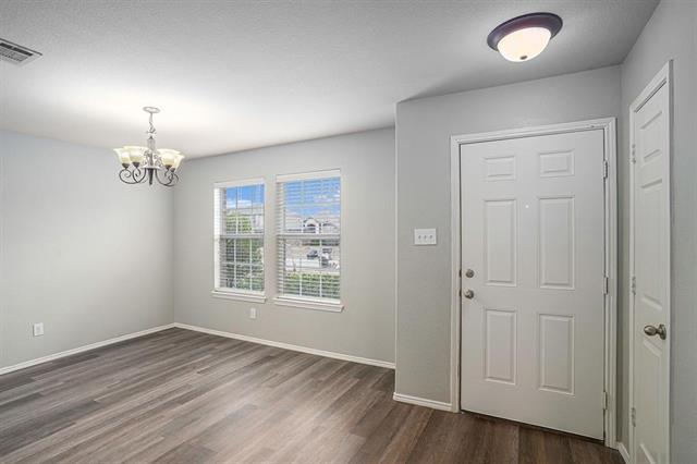 Foto del edificio - 320 Chalkstone Dr