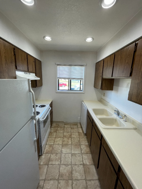 Building Photo - 2058 Clubhouse Way
