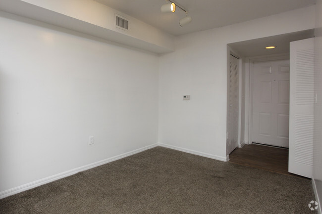 2BD,2BA-909-Dining Area - Atlantic Palms Apartments