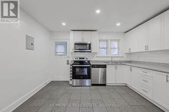 Building Photo - 366 Mary St N