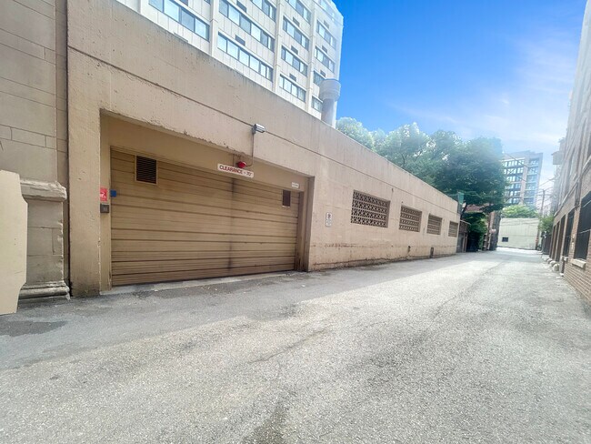 Foto del edificio - 30 E Division St