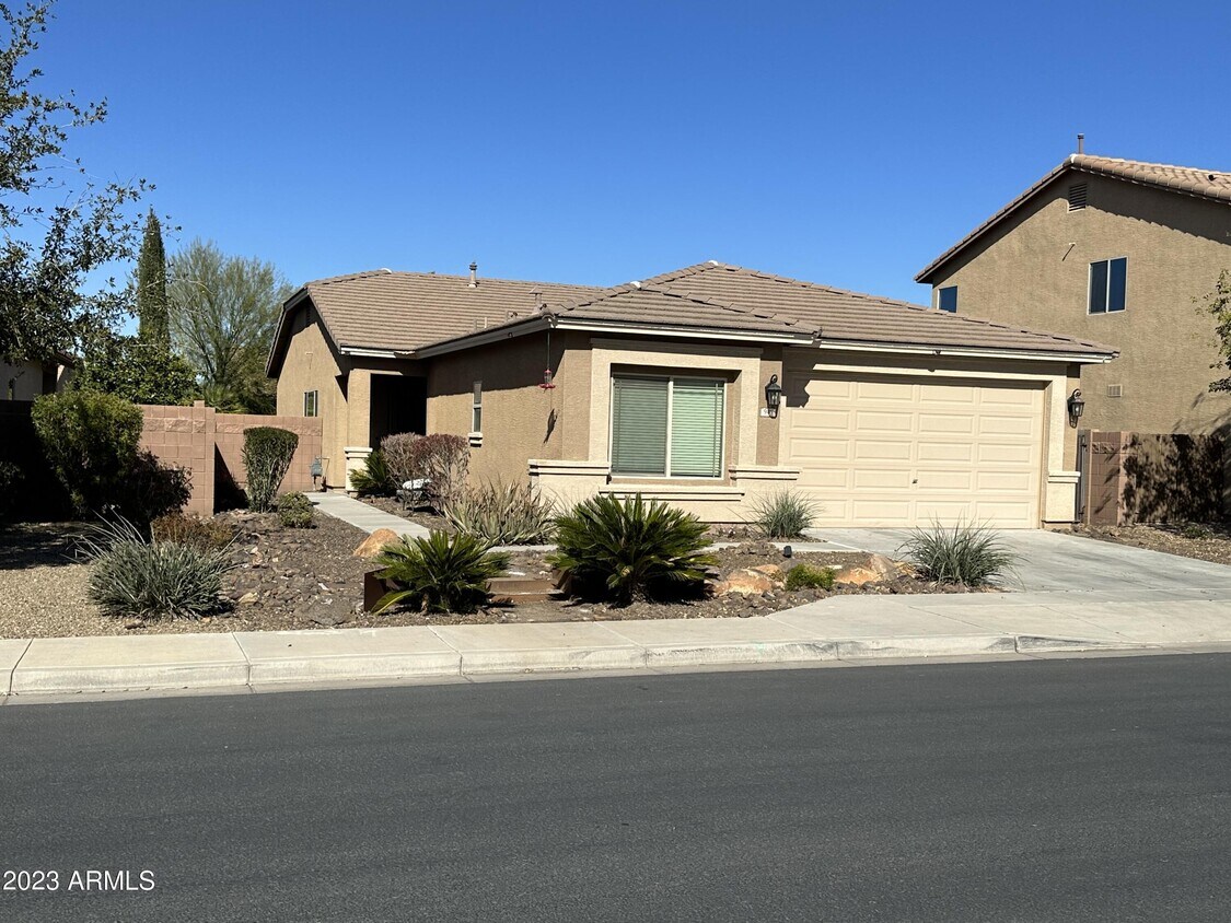 Foto principal - 946 Basswood Ave