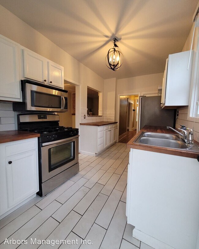 Building Photo - 3 br, 1.5 bath House - 45 Craighead Street