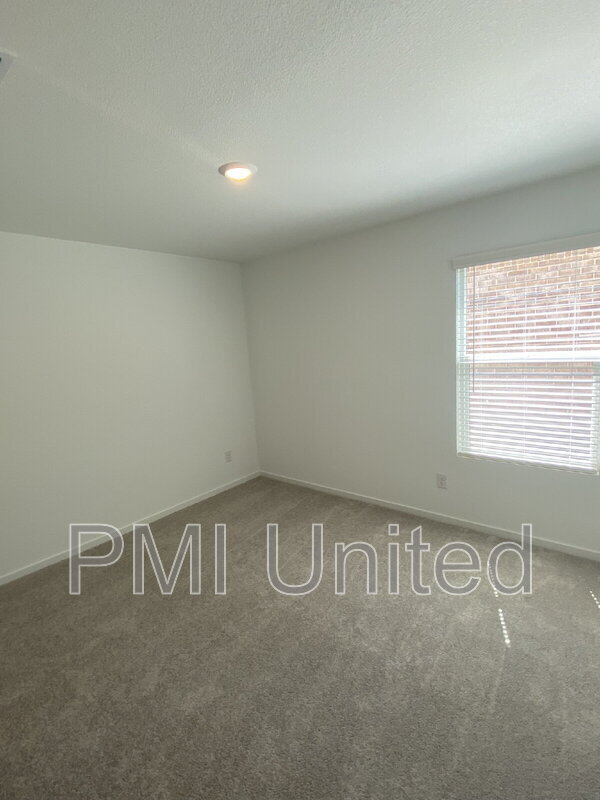 Building Photo - 2015 Sulky Ln