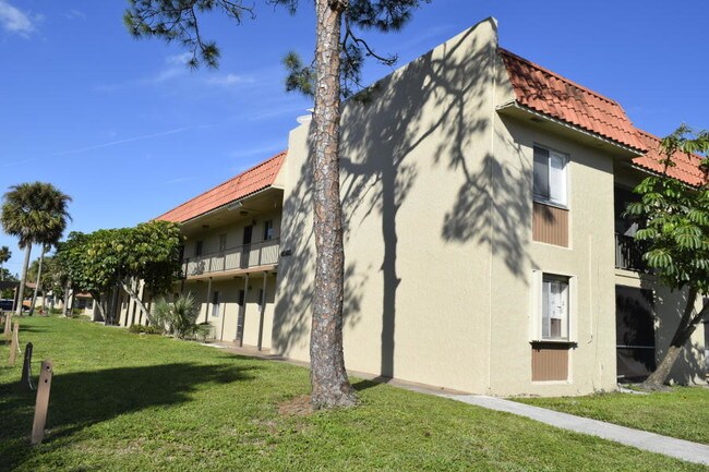 1 Condo In Forest Hill Garden For Rent West Palm Beach Building Photo 1 Condo In Forest Hill Garden
