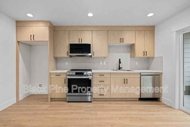 Foto del edificio - 4642 N Maple Grove Rd