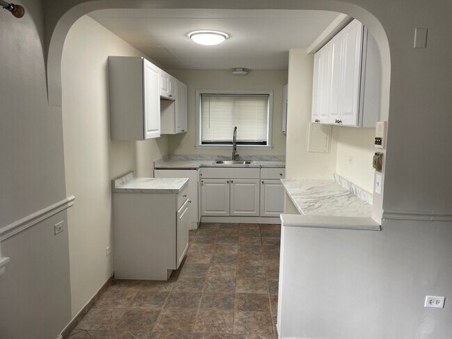Building Photo - 109 S Elmwood Ave