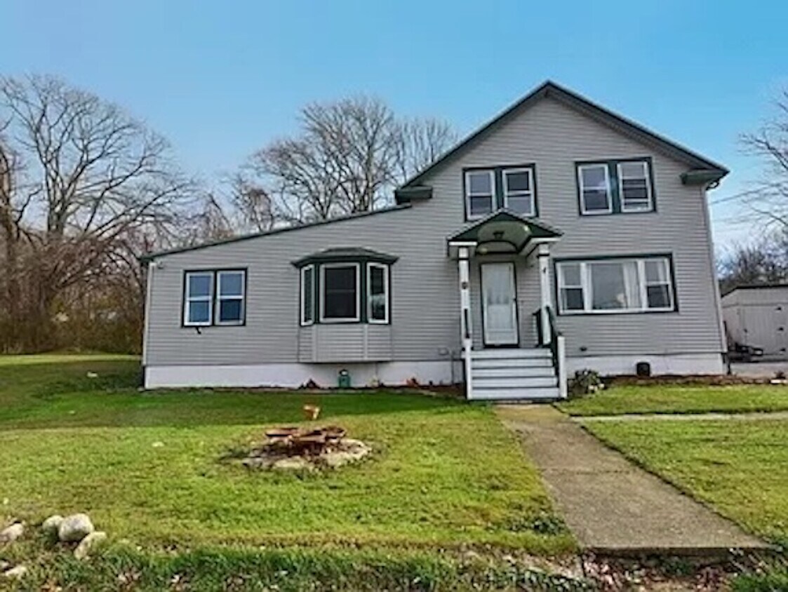 6 Lakeshore Rd Unit 1, Westport, MA 02790 Apartments in Westport, MA