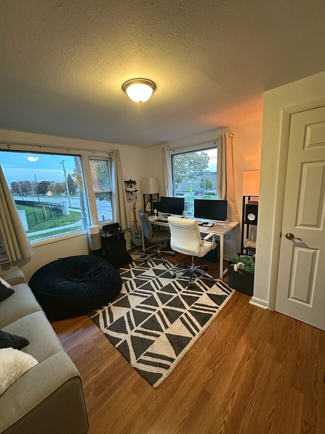 Building Photo - 4945A S Lake Dr