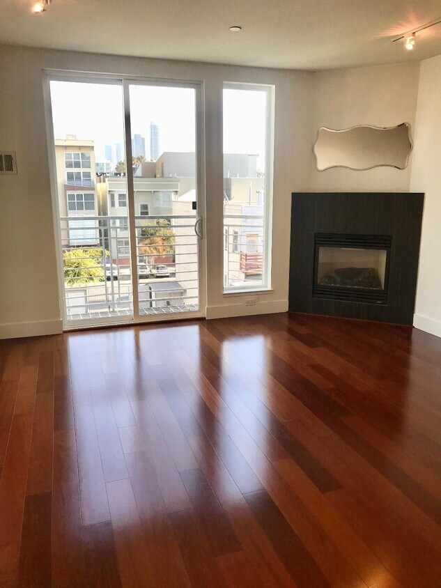 Primary Photo - 75 Moss St
