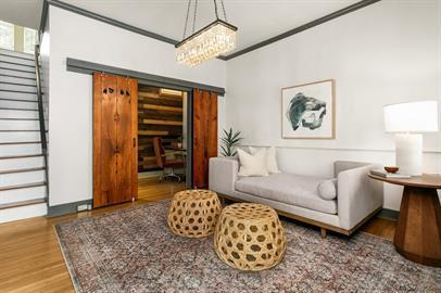 Foto del edificio - Cozy 3-Bedroom Retreat with Spacious Livin...
