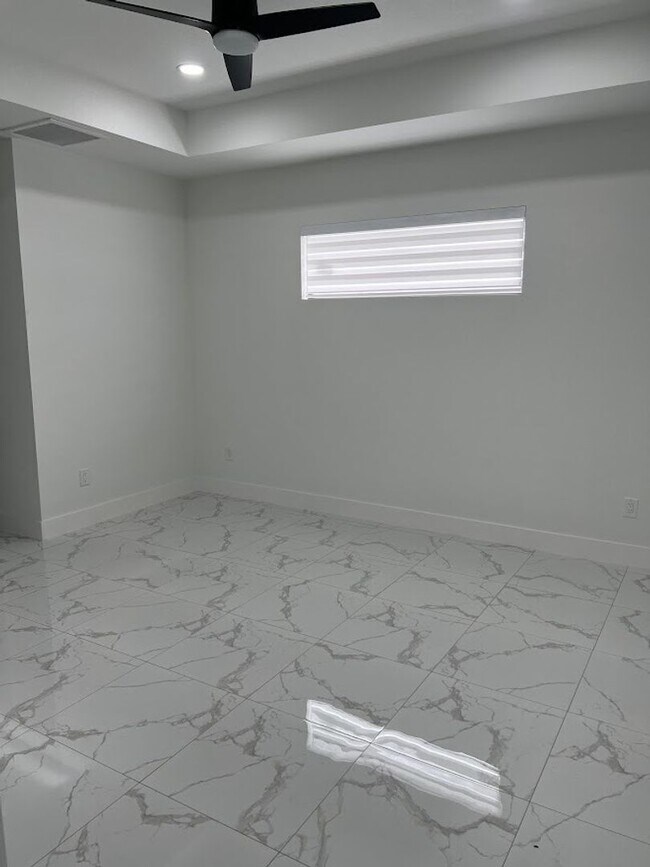 Foto del edificio - 2218 Embers Pkwy W