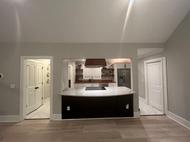 Building Photo - 40 Oak Forest Dr