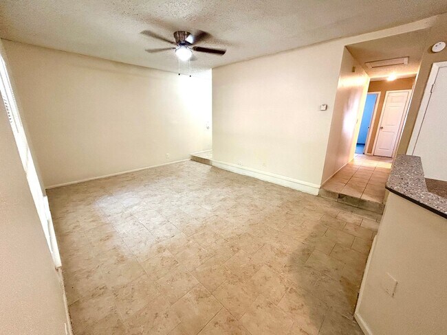 Foto del edificio - **APPLICATION RECEIVED** AVAILABLE NOW! 3 ...