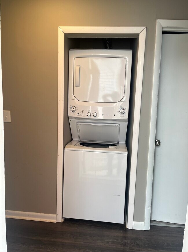 Building Photo - 150 Garibaldi Ave