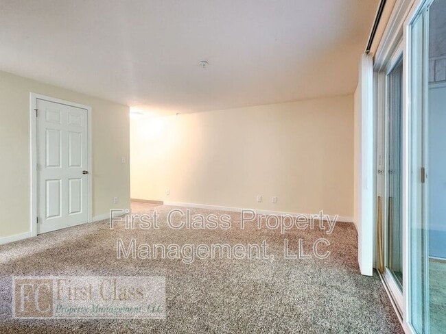 Building Photo - 3602 SW Beaverton Hillsdale Hwy