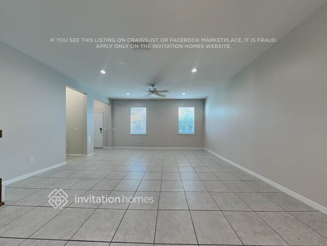 Foto del edificio - 14810 Caravan Ave