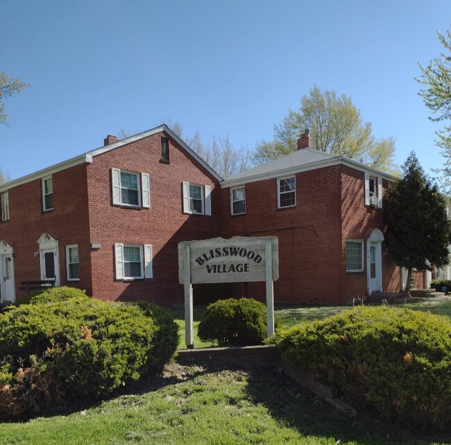 Building Photo - 421 Kenwood Dr
