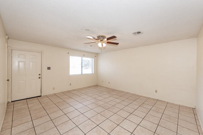 Foto del edificio - 4598 W 18th Ln