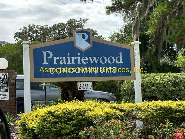 Foto del edificio - Attention Students! 1 bedroom- Near Shands & UF!  Look!