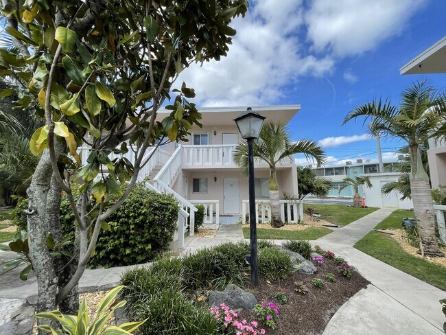 Building Photo - 221 SE 1st Ave