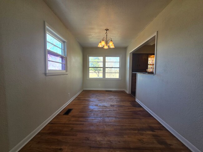 Foto del edificio - 3 Bedroom 2 Bath home in Shawnee!