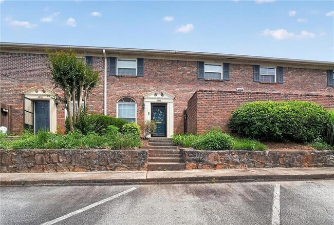 Foto del edificio - 3549 Old Chamblee Tucker Rd