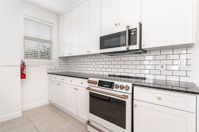 Building Photo - 3960 N Flagler Dr