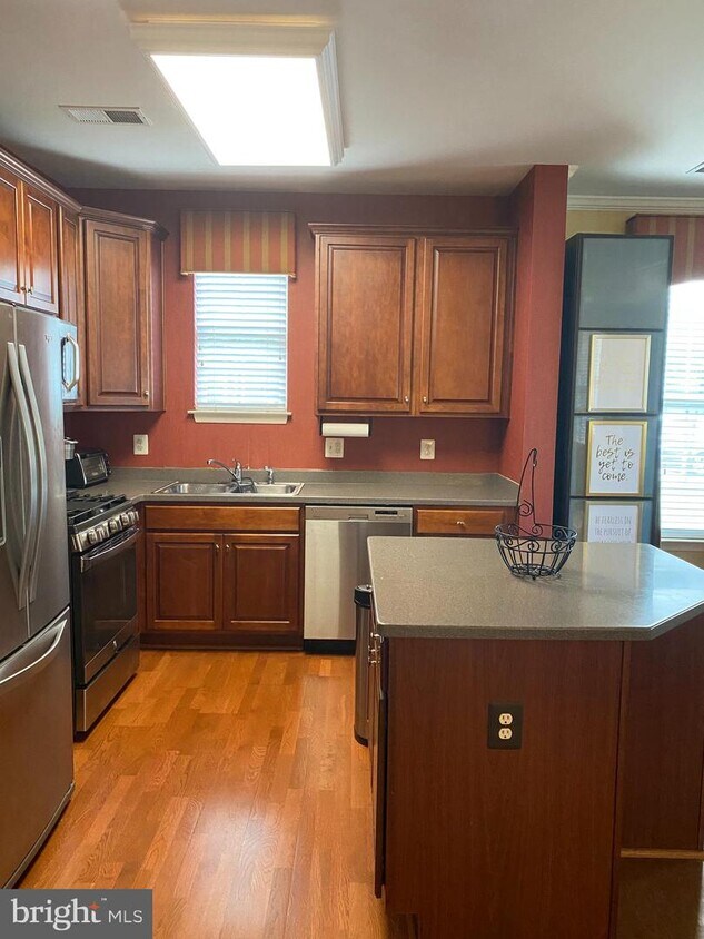 21228 McFadden Square Unit 113, Sterling, VA 20165 Room for Rent in