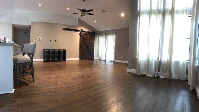 Building Photo - 7779 Pine Center Dr