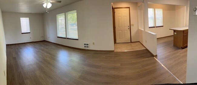 Foto del edificio - $1,495 / 2br - 947ft2 - Newly updated 2 bed 1 bath Northside House #1527 Dog Friendly!