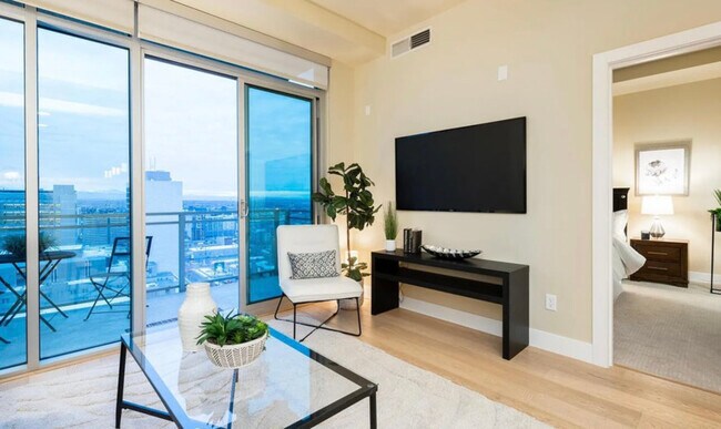 Building Photo - 2001 Lincoln St