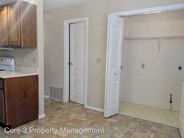 Foto del edificio - 1700 Rockingham Dr
