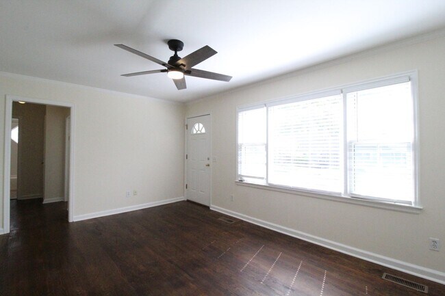 Building Photo - 2 Bedroom 1 Bath Home in Roeland Park