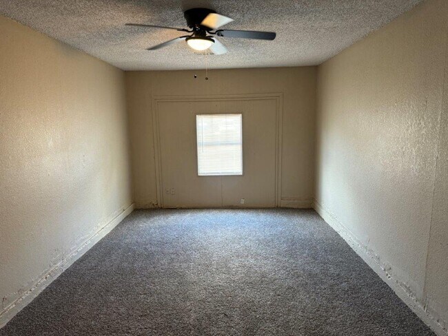 Foto del edificio - 2 bed, 2 bath with a 1 car garage storage ...