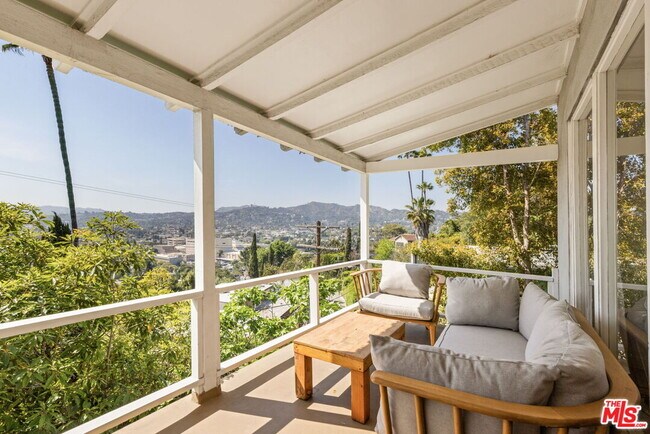 Foto del edificio - 3915 Clayton Ave W