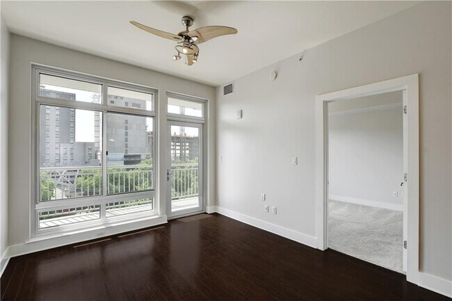 Building Photo - 603 Davis St