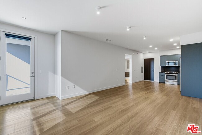 Foto del edificio - 10601 Washington Blvd