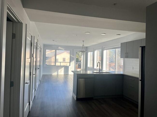 Photo du bâtiment - 2215-2247 47 St NW