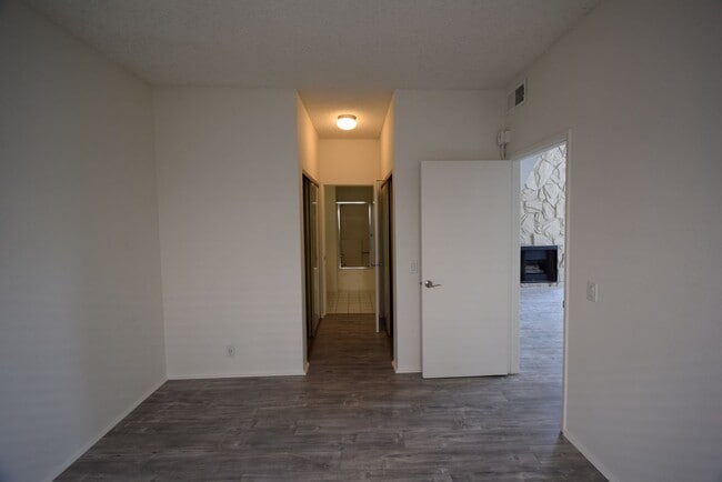 Building Photo - 11315 Moorpark St