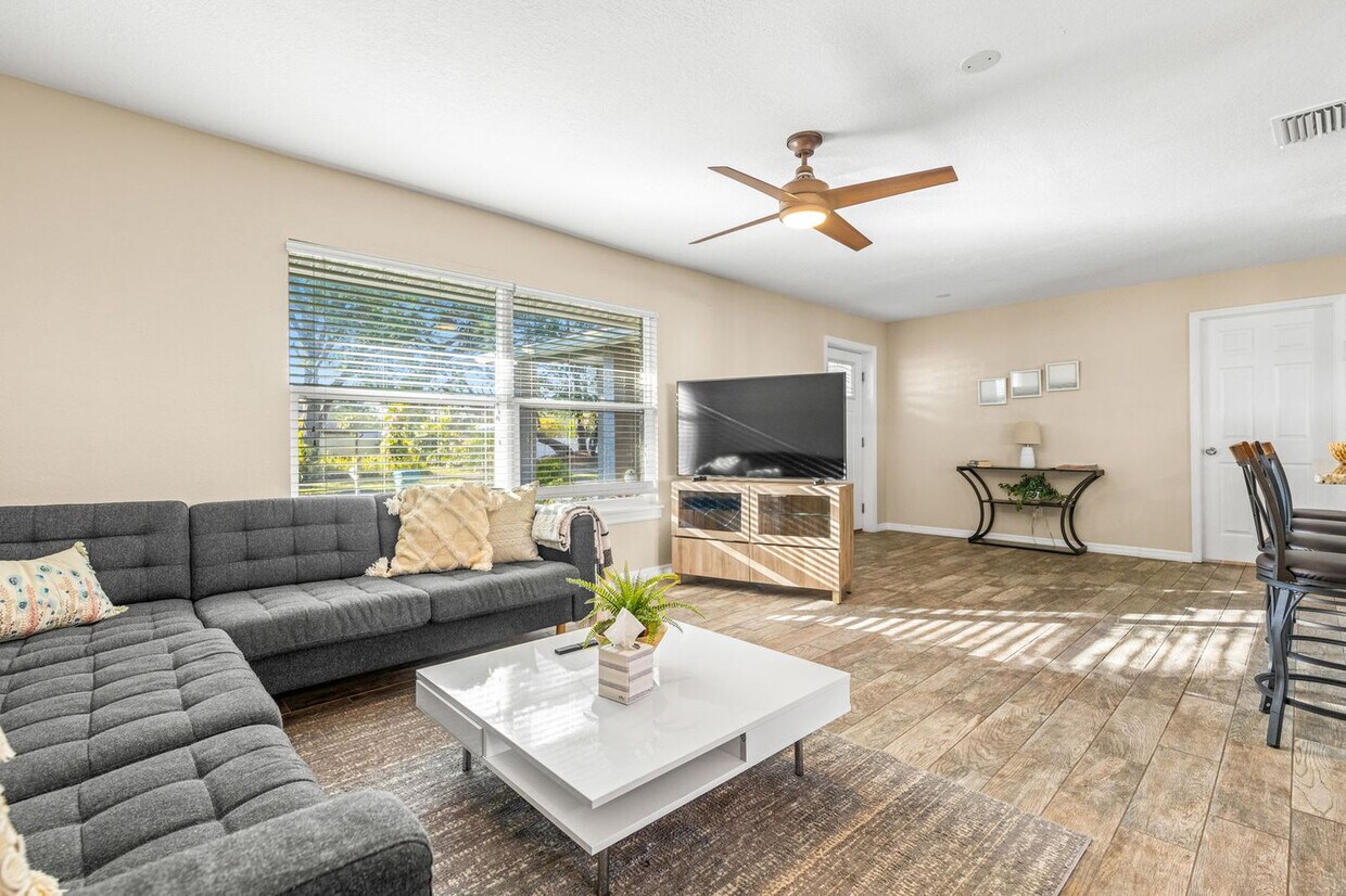 Foto principal - 9444 Laura Anne Dr