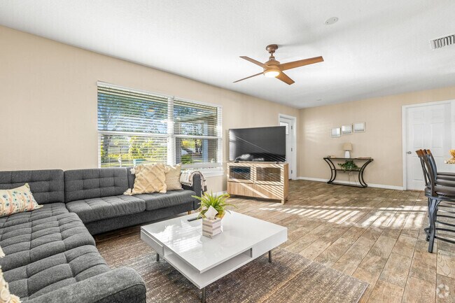 Building Photo - 9444 Laura Anne Dr