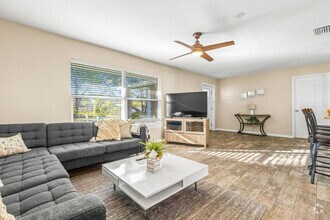 Building Photo - 9444 Laura Anne Dr