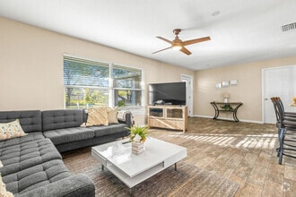 Building Photo - 9444 Laura Anne Dr