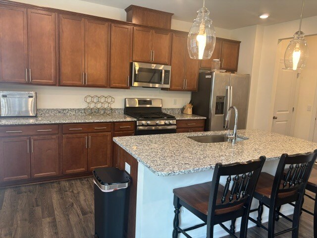 Foto del edificio - 406 Auburndale Ct