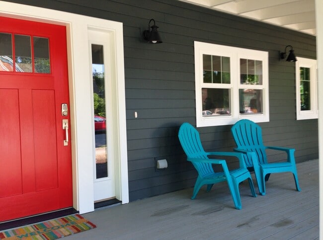 Enjoy your front porch! - 320 N Bozeman Ave